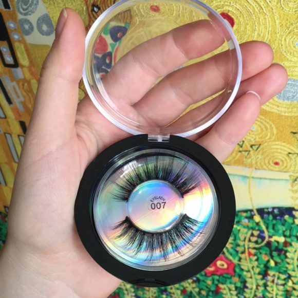 False 3D Silk Mink Super Long Eyelashes In A Box - Picture 3 of 9